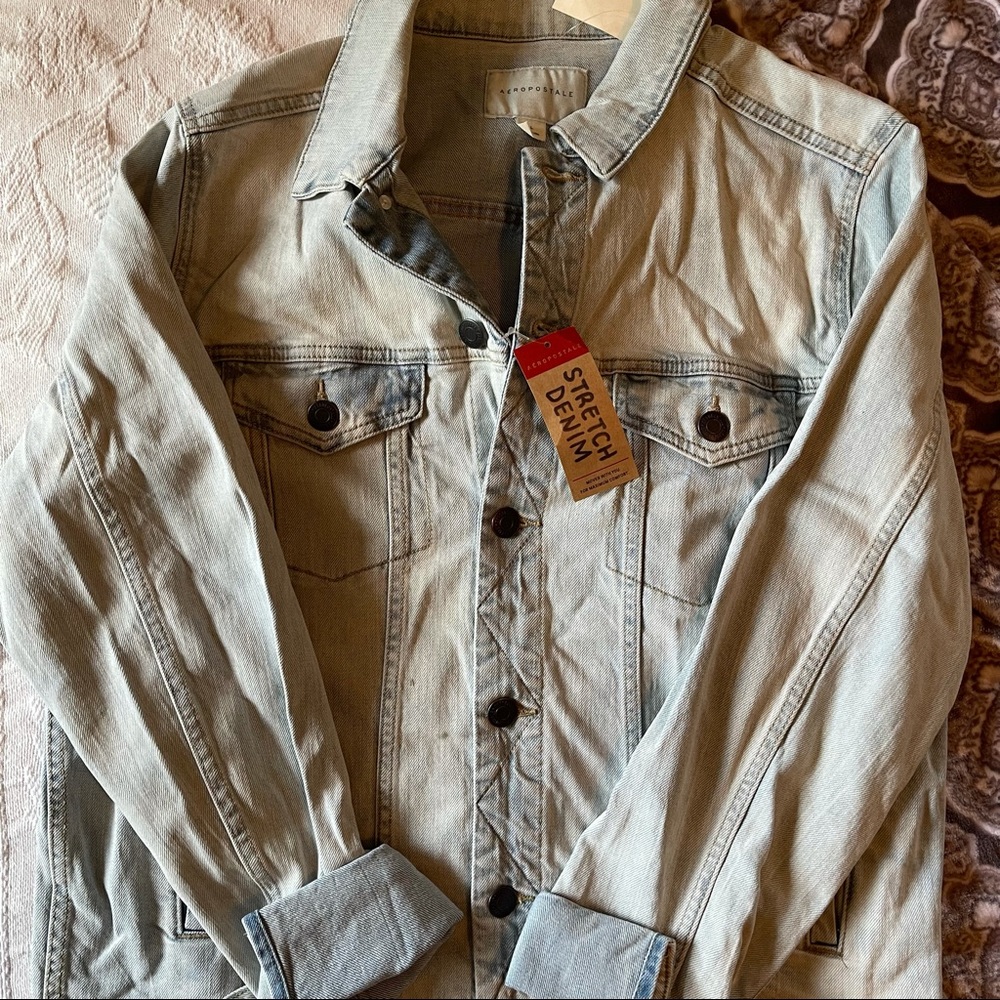 NWT Men’s light wash denim jean jacket - Picture 3 of 8